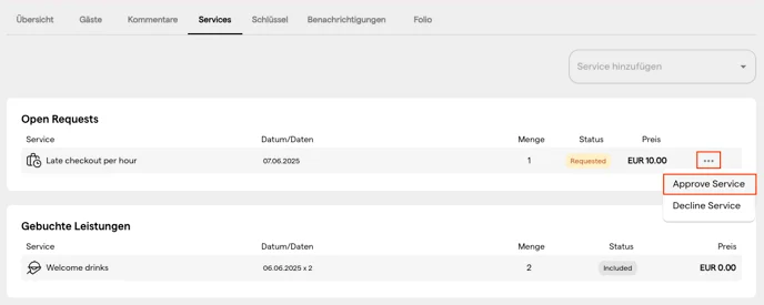 Das Drei-Punkte-Menü an einer offenen Anfrage mit Approve Service und Decline Service